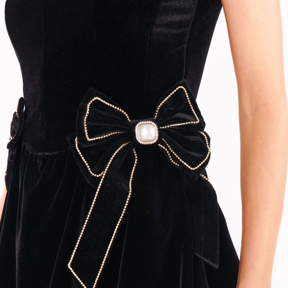 New Blu Pepper Velvet Pearl Bow Front Mini Dress - Picture 6 of 16